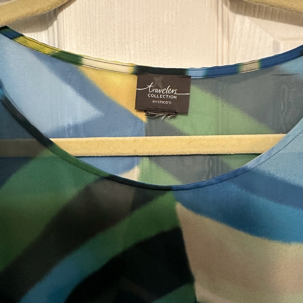 Multicolor Geometric Sheer Top - Picture 3 of 4